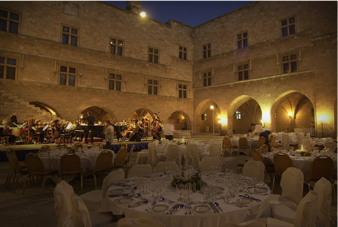BANQUETS & EXCLUSIVE CATERING